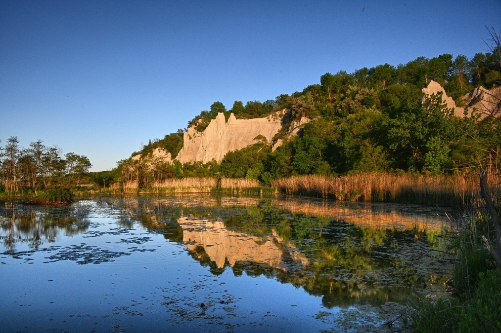 Bluff reflection (AAF 3642 HDR)