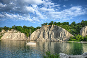 BOATING AT THE BLUFFS (AAG 4046 HDR)