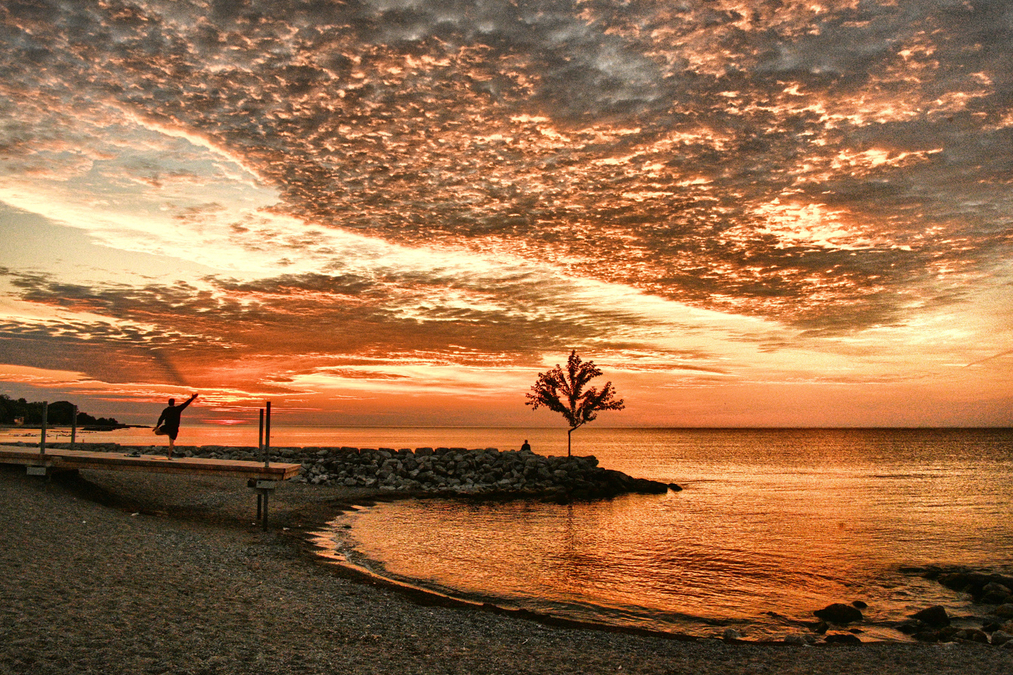 YOGA ON THE PIER (AAG 4831 HDR)