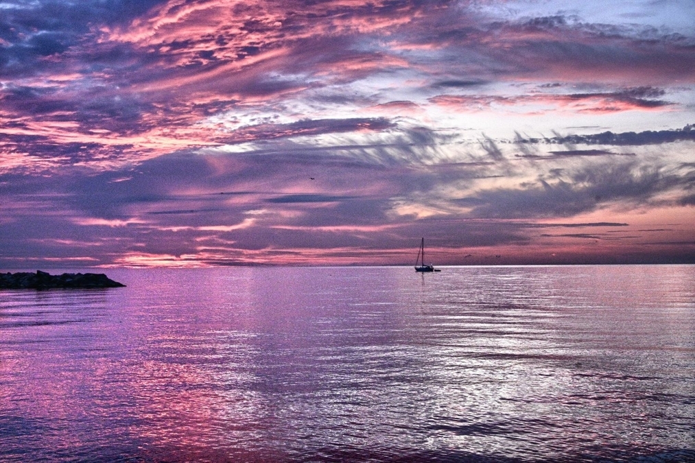 SAILING INTO THE PINK MORNING (AAG 5433)