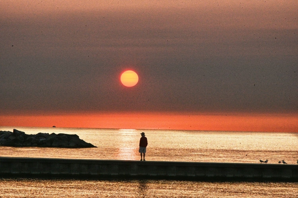 ON THE PIER (AAH 5873 HDRv2)