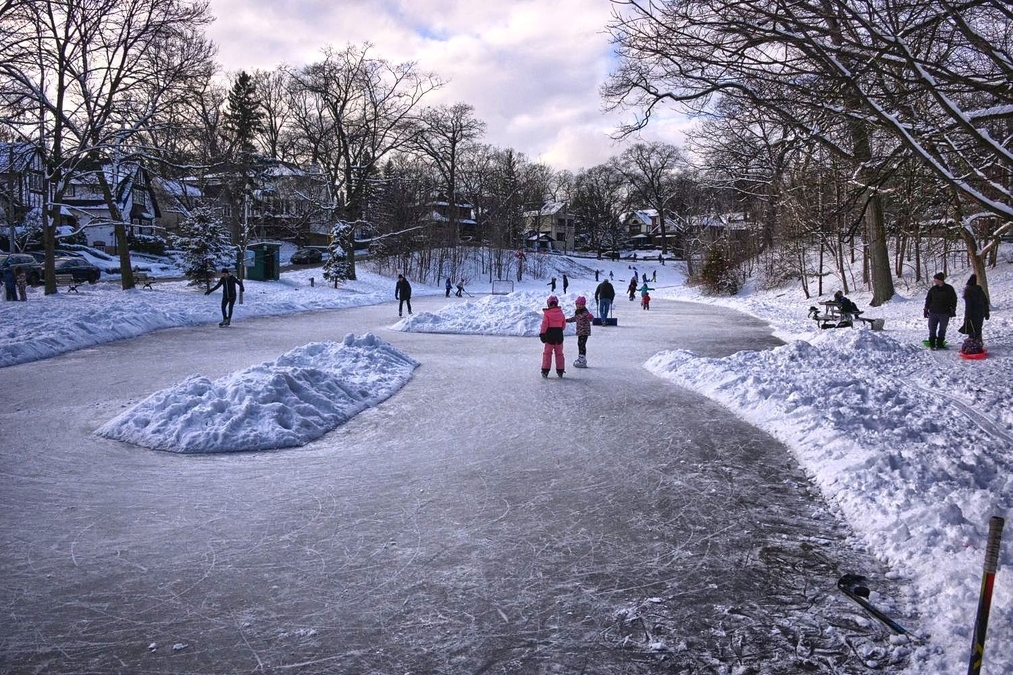 THE RINK (AAH 8734 HDR)