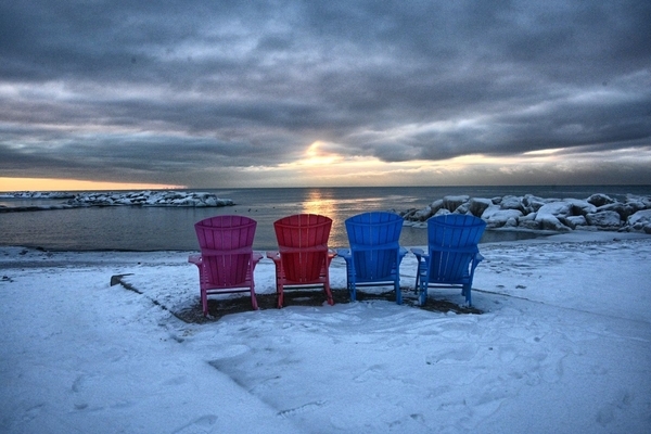 FOUR CHAIRS, NO WATING