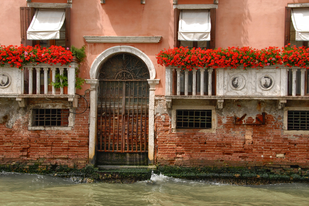 Entrance from Canal