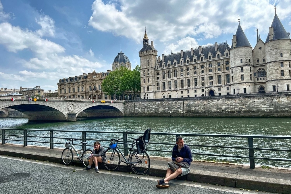 Finding Directions, Paris