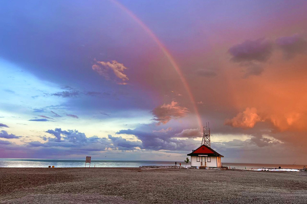 THE RAINBOW ENDS AT THE LEUTY (IMG 3739 HDR)