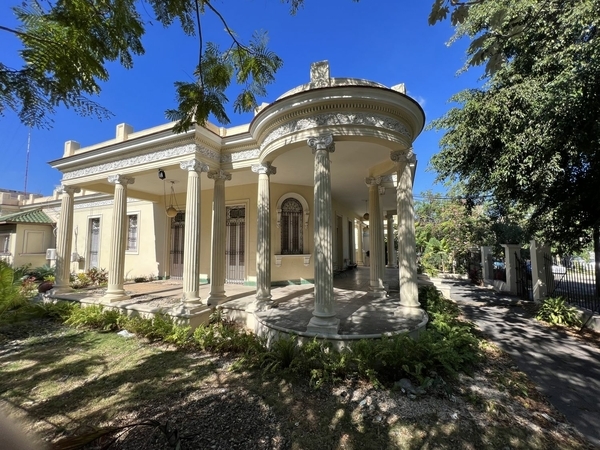 Vedado Manor